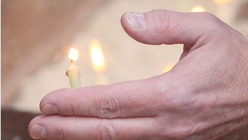 Ein Gedenkgottesdienst, begleitet von Musik Ein Gedenkgottesdienst, begleitet von Musik