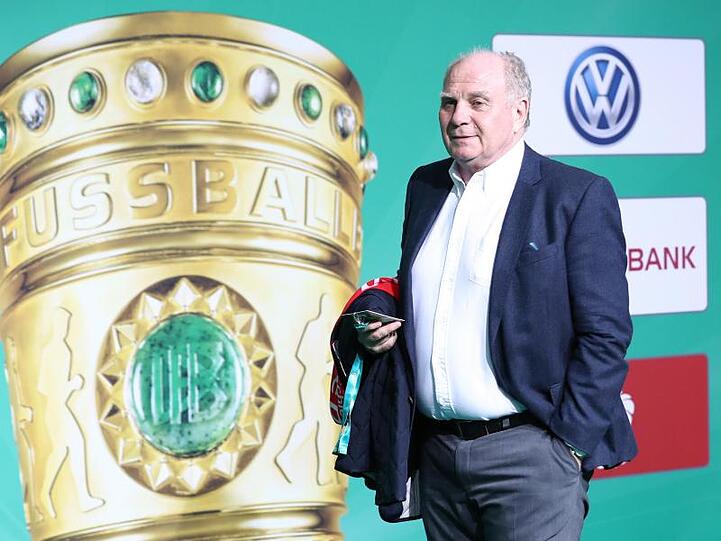 Uli Hoeneß hatte Einkäufe des FC Bayern angekündigt.
