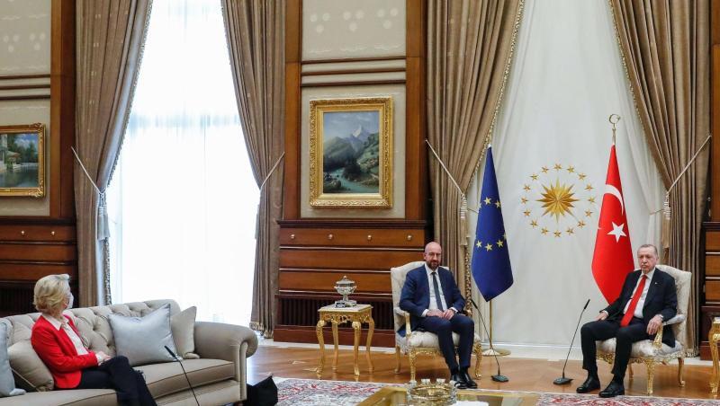 "Die Präsidentin war ganz klar überrascht": Beim EU-Türkei-Treffen in Ankara wurde EU-Kommissionschefin von der Leyen nicht auf Augenhöhe mit Türkeis Präsident Erdogan und EU-Ratspräsident Michel platziert.