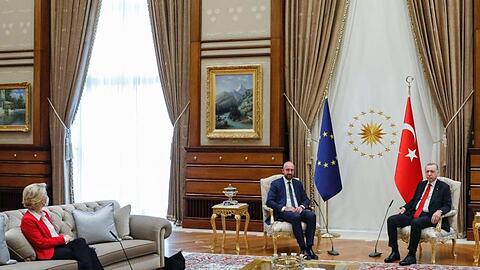 "Die Präsidentin war ganz klar überrascht": Beim EU-Türkei-Treffen in Ankara wurde EU-Kommissionschefin von der Leyen nicht auf Augenhöhe mit Türkeis Präsident Erdogan und EU-Ratspräsident Michel platziert.
