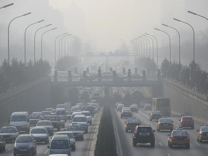Smog ist keine Seltenheit in den Straßen Pekings.