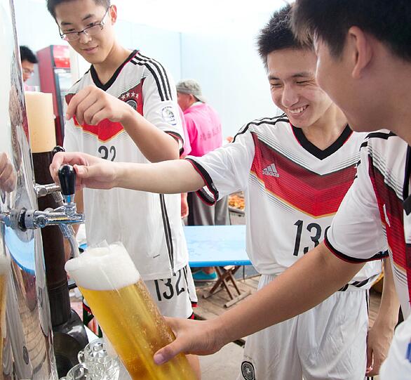 So sieht es aus, wenn China Oktoberfest feiert. Bilder von der Wiesn-Kopie in Qingdao.