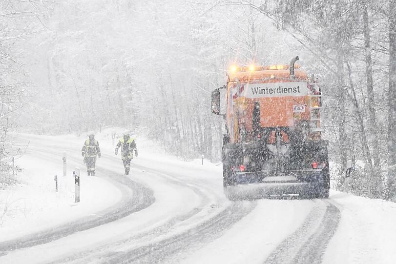 Gefahr gebannt: Der Winterdienst sorgte schließlcih wieder für passable Straßenverhältnisse.