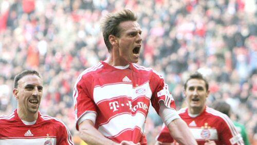 Mir san mir: Tim Borowski (Mitte) jubelt, Franck Ribéry (l.) und Miroslav Klose sind schon in Lauerstellung. Mir san mir: Tim Borowski (Mitte) jubelt, Franck Ribéry (l.) und Miroslav Klose sind schon in Lauerstellung.
