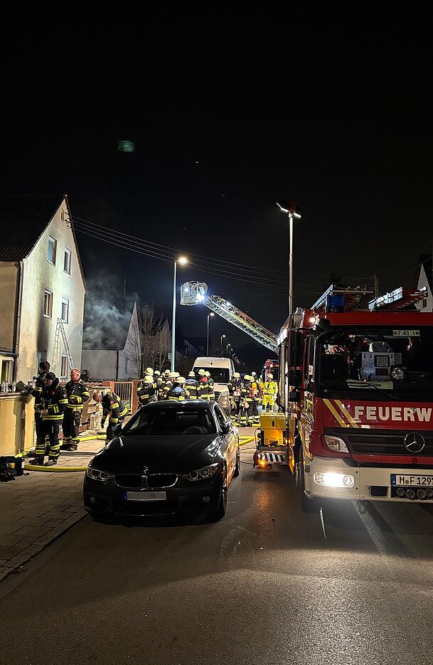 Die Polizei ermittelt zur Brandursache. Die Polizei ermittelt zur Brandursache.