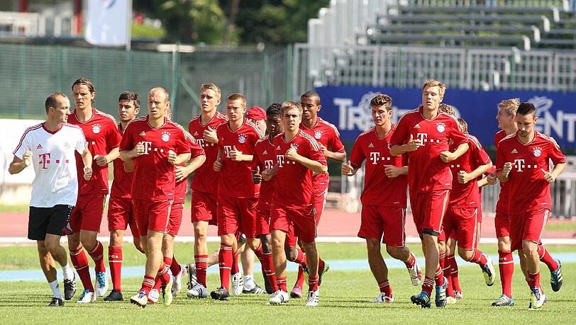 Die Bayern kommen jetzt jedes Jahr bis 2015 zum Trainingslager an den Gardasee Die Bayern kommen jetzt jedes Jahr bis 2015 zum Trainingslager an den Gardasee