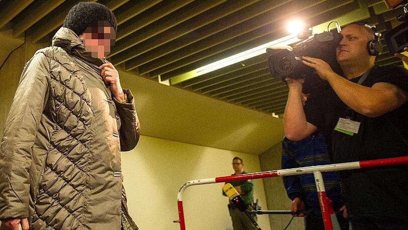 Die Mutter der Hauptangeklagten im NSU Prozess, Annerose Zschäpe, hat die Aussage verweigert. Die Mutter der Hauptangeklagten im NSU Prozess, Annerose Zschäpe, hat die Aussage verweigert.