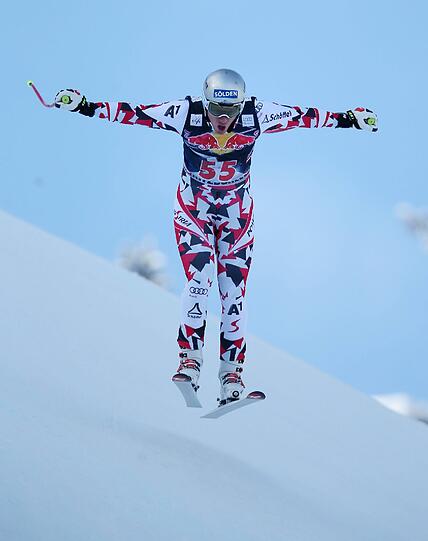 Mit einer schweren Verletzung endete das Training für den Österreicher Florian Scheiber. Der 28 Jahre alte Tiroler stürzte an der Hausbergkante spektukulär und flog in die Fangnetze. Dabei zog er sich einen Kreuzbandriss sowie Meniskusrisse im rechten Knie zu. Die Bilder.