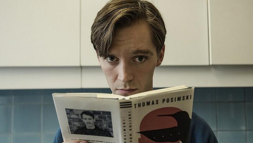 Jonas Nay in "Deutschland89" alias Martin Rauch, sein Codename ist Kolibri. Jonas Nay in "Deutschland89" alias Martin Rauch, sein Codename ist Kolibri.