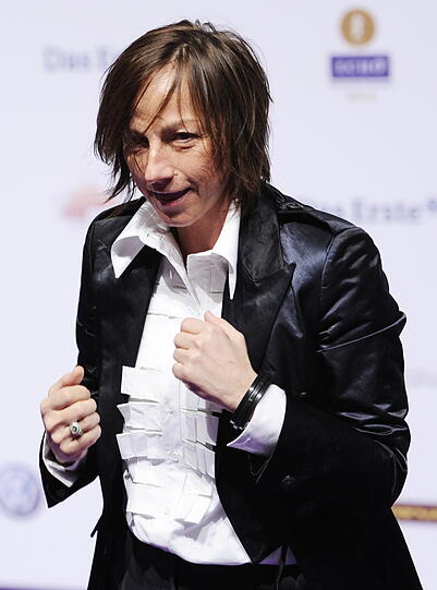 Gianna Nannini im feinen Zwirn.