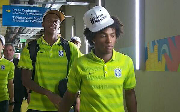 #ForcaNeymar - die brasilianischen Teamkollegen zeigen: Neymar, du bist - trotz Verletzung - mit dabei.