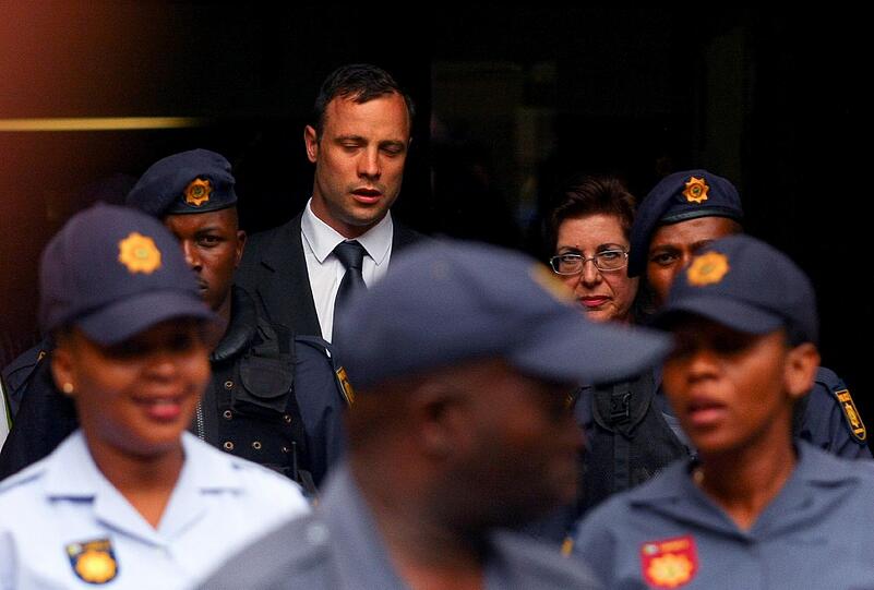 Oscar Pistorius verlässt das Gericht.
