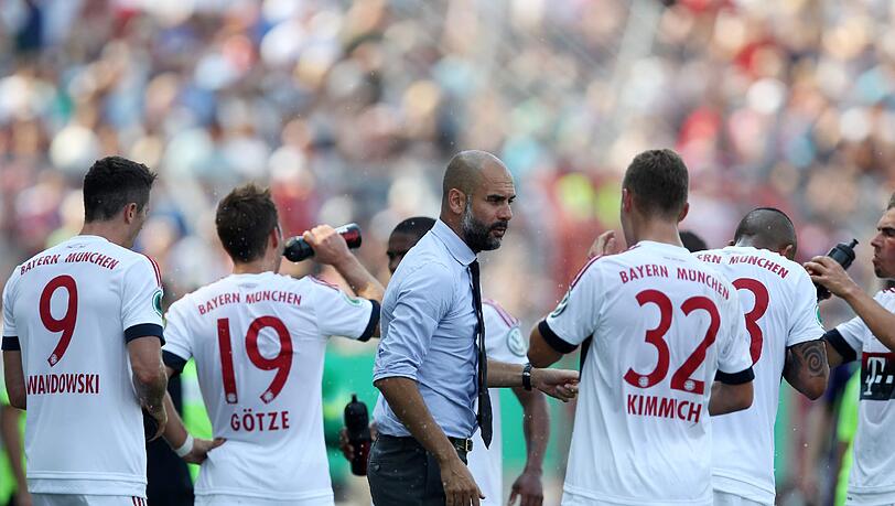 Pep Guardiola zeigte sich zufrieden mit der Leistung seiner Mannschaft beim 3:1-Sieg gegen Nöttingen. Pep Guardiola zeigte sich zufrieden mit der Leistung seiner Mannschaft beim 3:1-Sieg gegen Nöttingen.