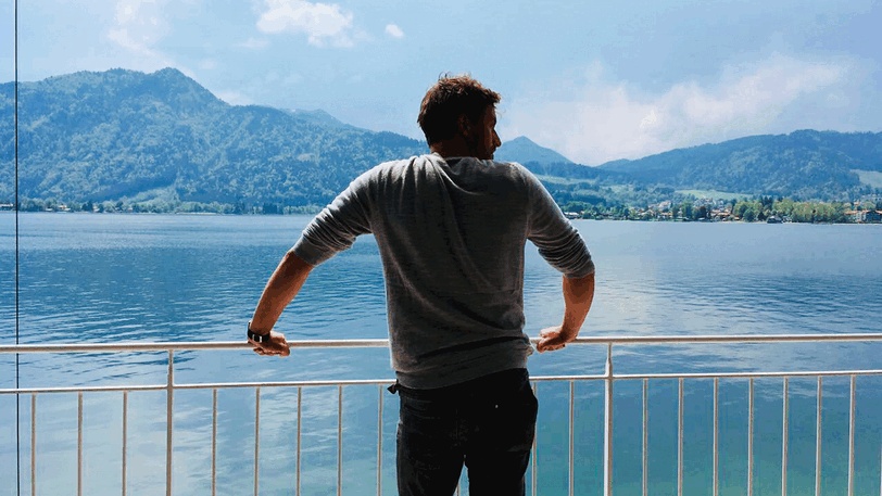 Schauspieler Ben Blaskovic am Tegernsee, wo er geboren ist.