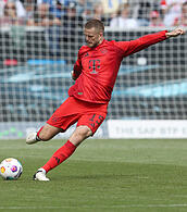 Eric Dier kam im Winter als Ergänzungsspieler, sicherte sich mit starken Leistungen aber schnell einen Stammplatz (Archivbild).