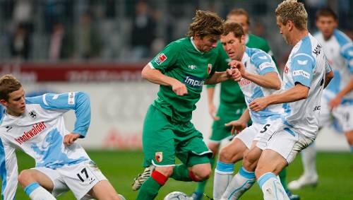 Nicht zu halten: In bester Zinedine-Zidane-Manier spielte der Ausgburger Daniel Baier gegen seinen Ex-Club auf. Nicht zu halten: In bester Zinedine-Zidane-Manier spielte der Ausgburger Daniel Baier gegen seinen Ex-Club auf.