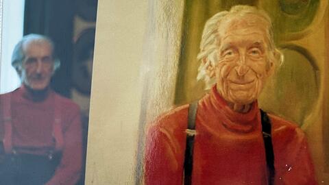 Hinten der echte Sigi Sommer, vorn sein Porträt. Der AZ-Kolumnist hat sich 1992 in seinem Büro in der Wurzerstraße vom Kunstmaler Wolfgang F. Prinz malen lassen.