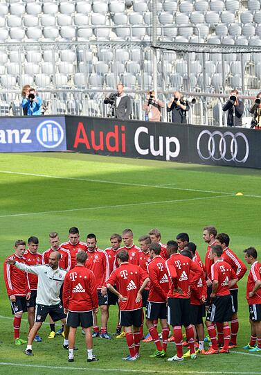 Das erste Training unter Pep! Wir zeigen die besten Bilder vom Trainingsauftakt der Bayern!