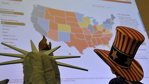 Wer gewinnt die Wahl? Im Bayerischen Landtag können US-Amerikaner den Ausgang verfolgen.