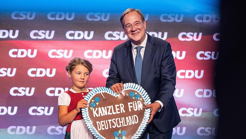 Mei, München für Laschet! Der Kandidat am Nockherberg. Mei, München für Laschet! Der Kandidat am Nockherberg.