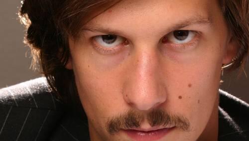 Hat schon so einem magischen Blick - der Ken Bardowick. Hat schon so einem magischen Blick - der Ken Bardowick.