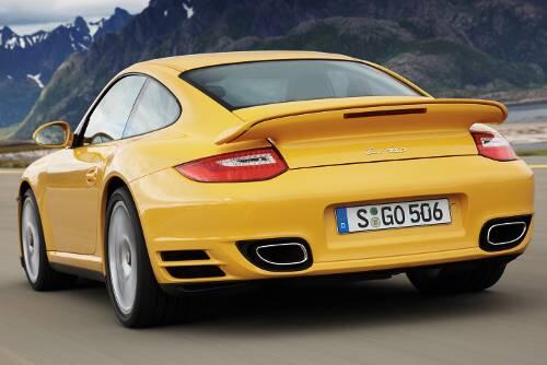 Starkes Heck: Auch dem Turbo-Coupé sieht man seine Kraft an.