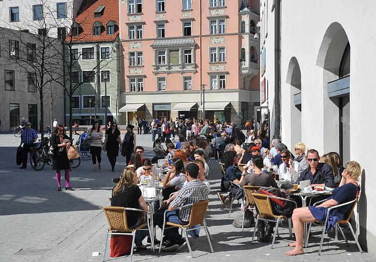 Sonne satt auch am Samstag: Begleiten Sie unseren Fotografen bei seinem Streifzug durch das schöne München. Enfach weiterklicken!
