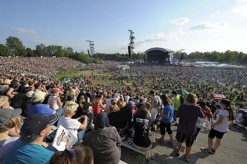 Das Reitstadion ist ein beliebter Konzert-Schauplatz &ndash; wie hier beim Auftritt der US-Band &bdquo;Green Day&ldquo;.