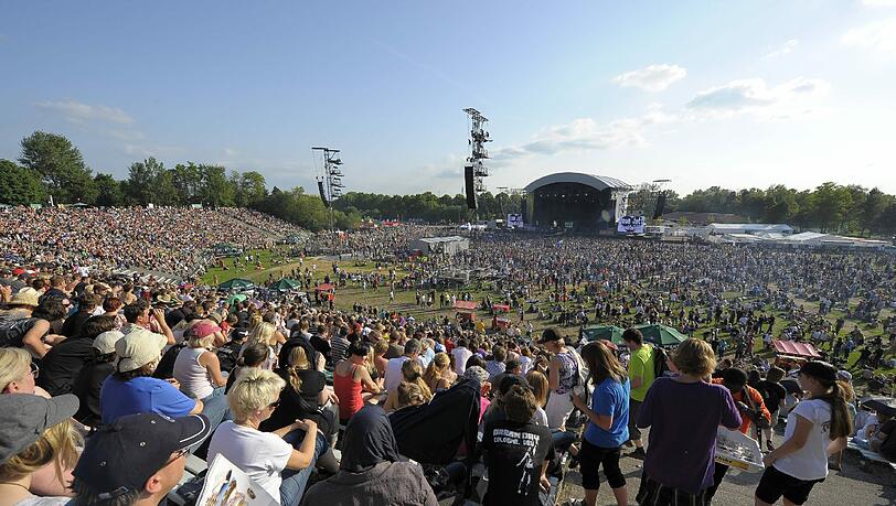Das Reitstadion ist ein beliebter Konzert-Schauplatz – wie hier beim Auftritt der US-Band „Green Day“. Das Reitstadion ist ein beliebter Konzert-Schauplatz – wie hier beim Auftritt der US-Band „Green Day“.