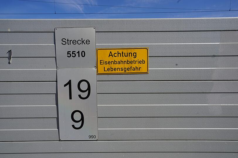 Tödlicher Unfall: Ein 17-Jähriger ist bei München auf einen Güterwaggon geklettert. Er erlitt einen Stromschlag.