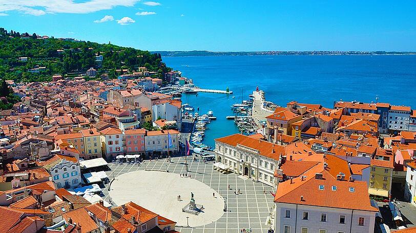 Der Blick vom Turm der Kirche St. Georg aus auf Piran