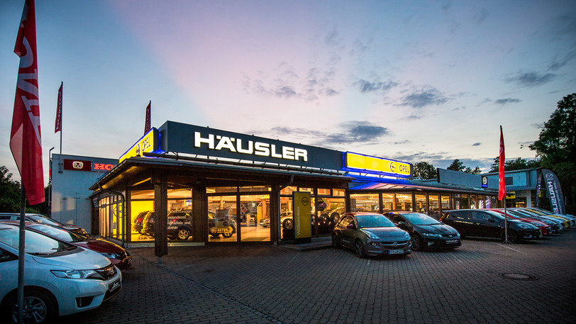 Fürstenfeldbruck ist einer der ältesten Opel-Händlerstandorte Deutschlands. Neben Opel gibt es hier auch Neuwagen und Service der Marken Mazda und Honda sowie den Bosch Car Service.