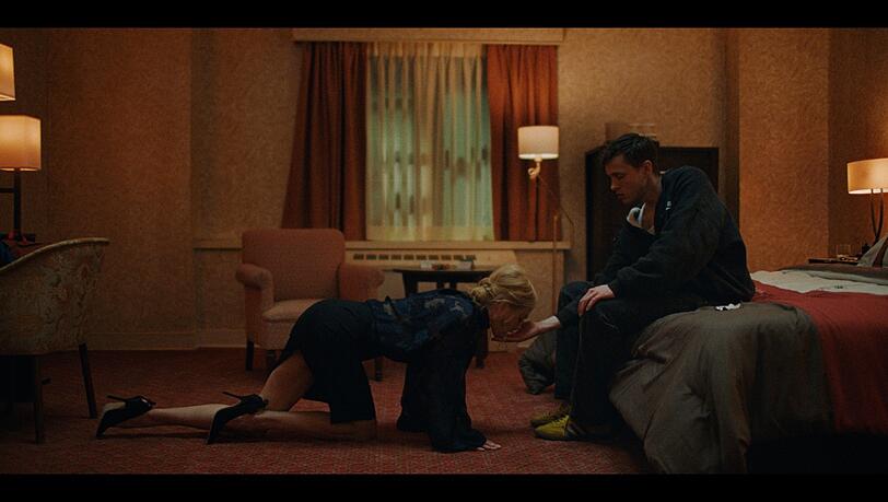 Erniedrigung und Sexspiel im Hotelzimmer: Nicole Kidman als Chefin und Harris Dickinson als Praktikant. Aber wer hat hier das Sagen?