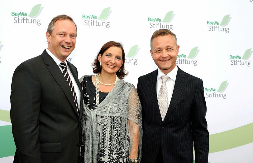 Hier posiert Georg Fahrenschon mit Ehefrau Karin und dem Vorstansvorsitzenden der BayWa AG Klaus Josef Lutz.