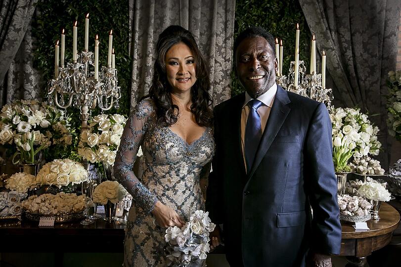 Seit 2016 verheiratet: Der Brasilianische Fußballer Pele und seine Frau Marcia Aoki