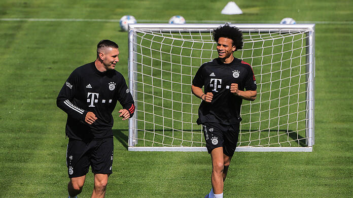 Das Bayern-Duo Niklas Süle und Leroy Sané hat von Bundestrainer Joachim Löw eine Startelf-Garantie für das Spiel gegen Spanien bekommen.