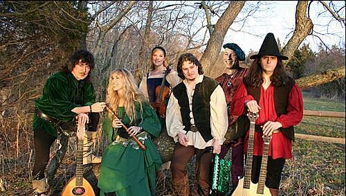 Ritchie Blackmore, Lebensgefährtin Candice Night und Band: Am Donnerstag kommen sie mit „Blackmore’s Night“ in die Meistersingerhalle. Ritchie Blackmore, Lebensgefährtin Candice Night und Band: Am Donnerstag kommen sie mit „Blackmore’s Night“ in die Meistersingerhalle.