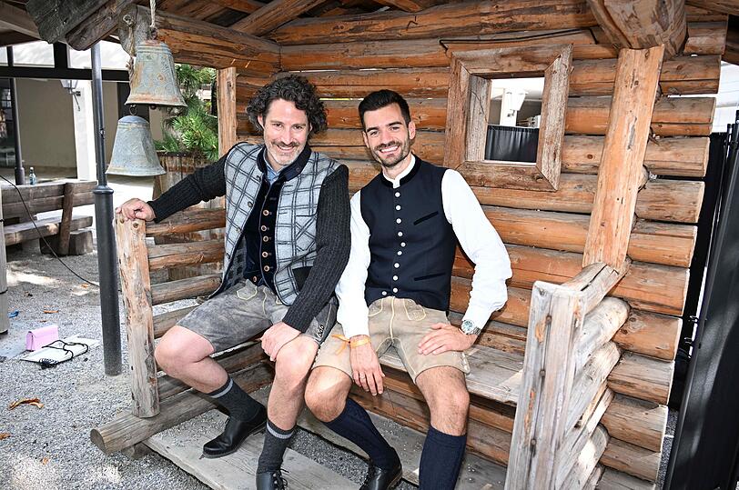 Markus Walz und Philip Birnstiel: Im Schatten lassen sich auch die sommerlichen 30 Grad aushalten.