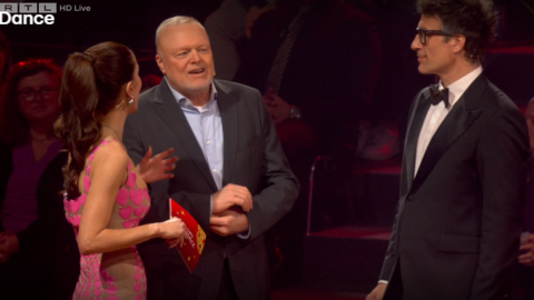 Stefan Raab nutzte seinen Auftritt bei "Let's Dance", um Werbung f&uuml;r seine neue Show "Wer wei&szlig; wie wann was war?" zu machen.