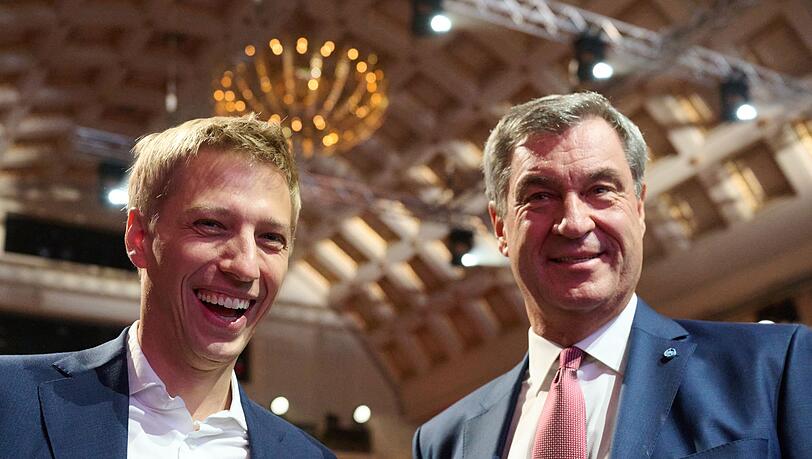 M&uuml;nchens Oberb&uuml;rgermeister Dominik Krause (l) und Bayerns Ministerpr&auml;sident Markus S&ouml;der d&uuml;rfen sich weiter Hoffnungen auf Olympische Spiele machen.