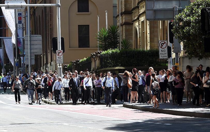 Sydney im Ausnahmezustand: Ein Islamist hat in einem Cafe ca. 30 Menschen als Geisel genommen. Hunderte Polizisten sind im Einsatz.