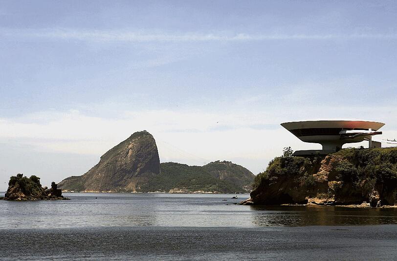 Ein bisschen wie ein Ufo sieht das Museum für Gegenwartskunst aus - es ist ein Muss für jeden, der die architektonischen Meisterwerke von Oscar Niemeyer sehen will.