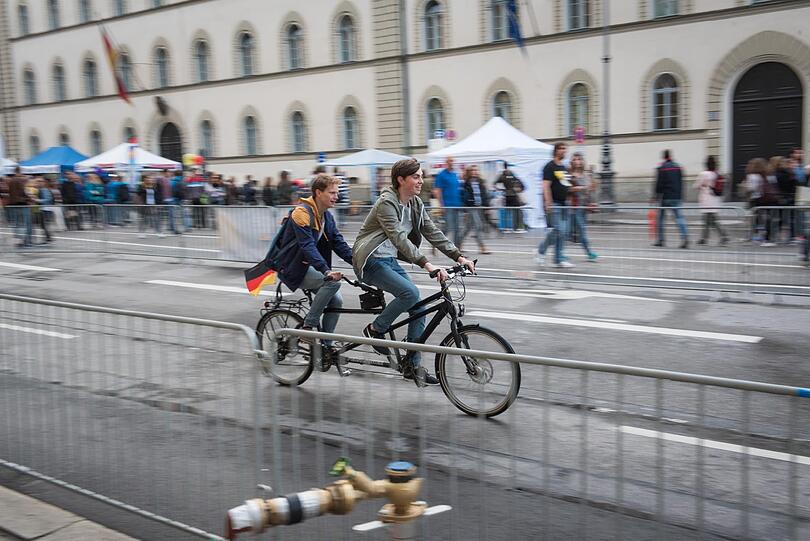 Beim Streetlife Festival verwandeln Green City e.V. zusammen mit dem Referat für Gesundheit und Umwelt den Asphalt vom Odeonsplatz bis zur Georgenstraße in eine grüne und pulsierende Erlebniswelt.