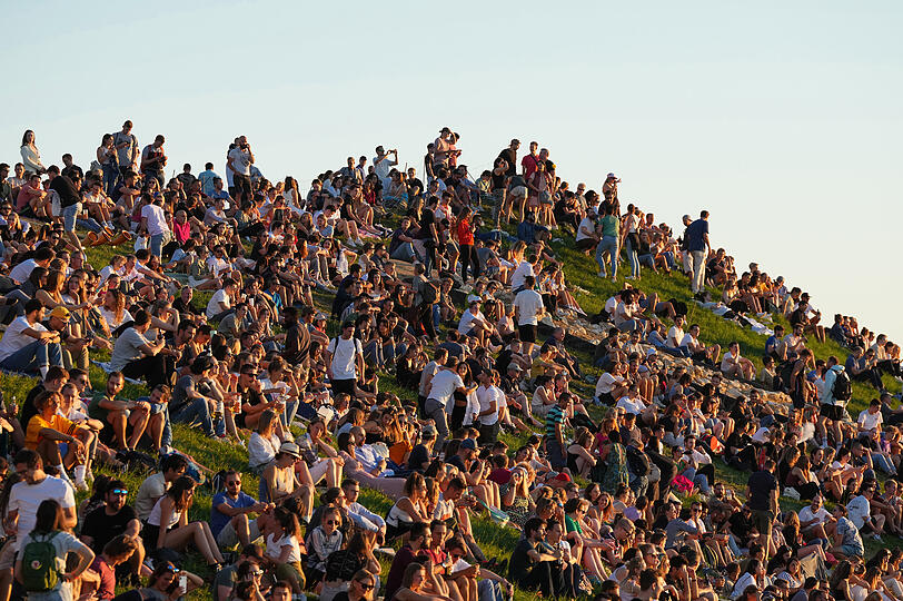 Viele Menschen hörten sich die Konzerte auf dem Olympiapark an.