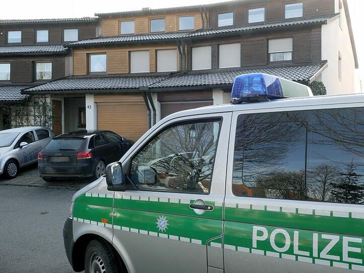 Das erste Foto aus dem Krankenhaus: Polizeichef Alois Mannichl ist nach der brutalen Gewaltattacke bereits auf dem Weg der Besserung.