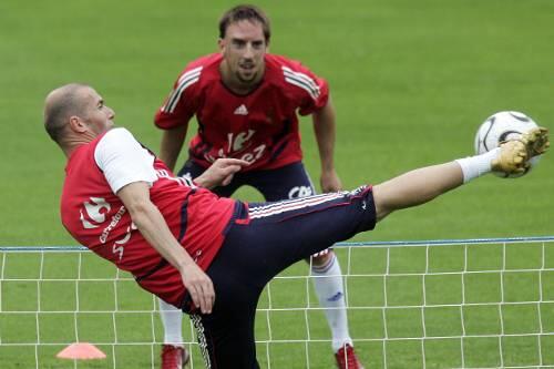 Ein eingespieltes Team: Auch beim Fußball-Tennis während der WM 2006 hatten Franck Ribéry und Zinédine Zidane ihren Spaß. Gibt&rsquo;s bald eine Fortsetzung in Madrid?