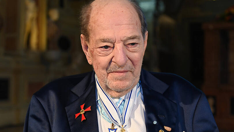 Ralph Siegel hat vergangenen Dienstag die Reha verlassen und erholt sich wieder zu Hause. Ralph Siegel hat vergangenen Dienstag die Reha verlassen und erholt sich wieder zu Hause.