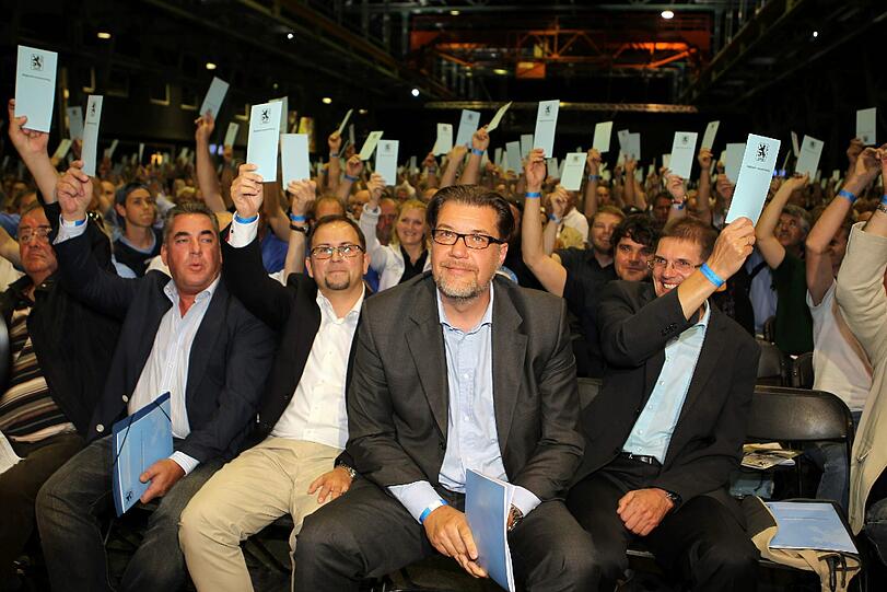 Mayrhofer erhält das Vertrauen: Von 923 anwesenden Mitgliedern waren nur 39 gegen seine Nominierung.