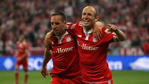 „Man hat mit Ribéry und Robben zwei Weltklassespieler in der Mannschaft, die hatten wir in dieser Form damals nicht“: Mehmet Scholl lobt die Flügelzange der Bayern. „Man hat mit Ribéry und Robben zwei Weltklassespieler in der Mannschaft, die hatten wir in dieser Form damals nicht“: Mehmet Scholl lobt die Flügelzange der Bayern.