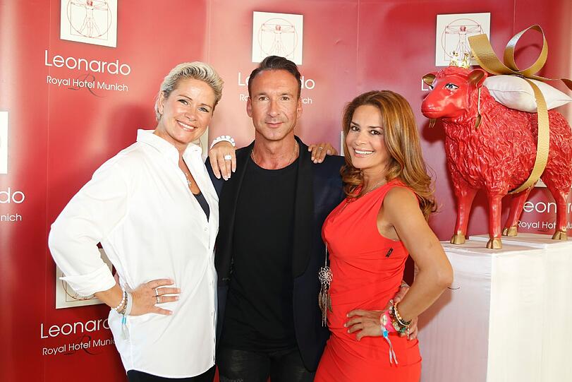 Claudia Effenberg durfte bei der Charity-Aktion "Ein gARTen voller Schafe" nicht fehlen. Sie war neben Model Gitta Saxx und TV-Moderator Jochen Bendel Mitglied der Jury. Sehen Sie hier die besten Bilder des Charity Events.